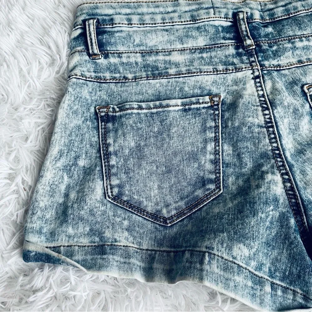 EUC No Boundaries High Waisted Acid Wash Denim Jean Shorts 11 - Picture 4 of 16